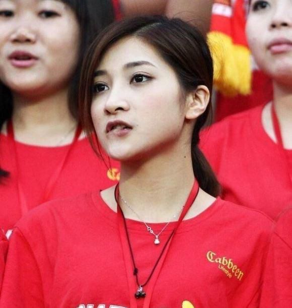 一枝玫瑰红