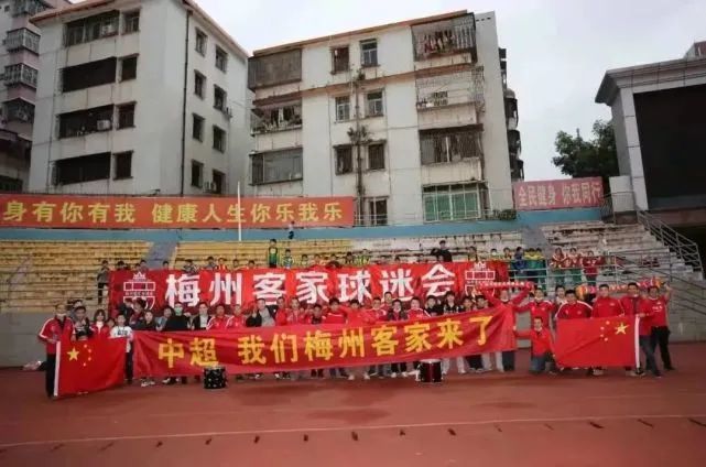国产成人吃奶一区